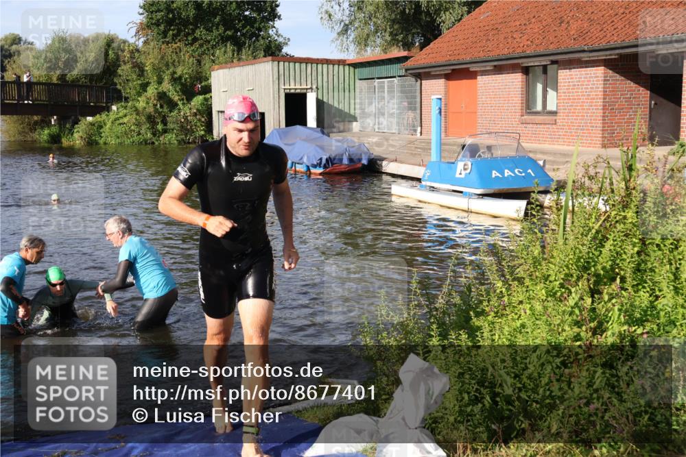 31.08.2025 - Elbe Triathlon Hamburg Luisa Fischer http://msf.ph/oto/8677401 31.08.2025 09:16:37 Schwimmen 599, 606 meine-sportfotos.de