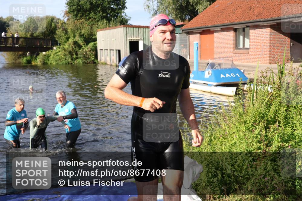 31.08.2025 - Elbe Triathlon Hamburg Luisa Fischer http://msf.ph/oto/8677408 31.08.2025 09:16:38 Schwimmen 599, 606 meine-sportfotos.de