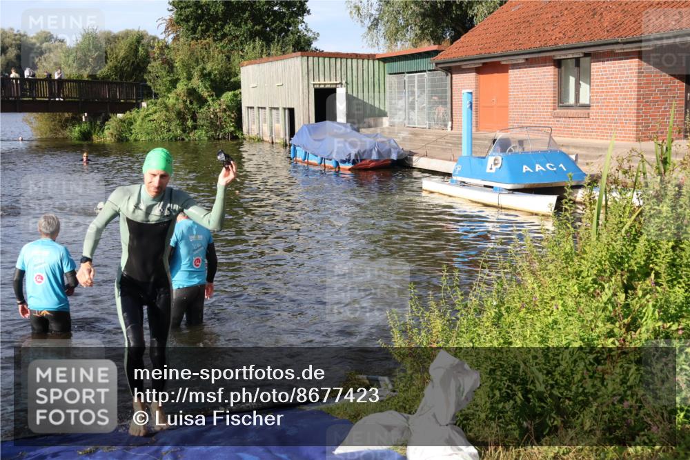 31.08.2025 - Elbe Triathlon Hamburg Luisa Fischer http://msf.ph/oto/8677423 31.08.2025 09:16:40 Schwimmen 599, 606 meine-sportfotos.de