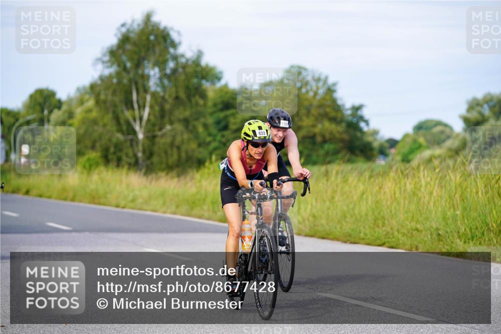 31.08.2025 - Elbe Triathlon Hamburg Michael Burmester http://msf.ph/oto/8677428 31.08.2025 10:28:55 Radfahren 833, 881, 884, 1160 meine-sportfotos.de