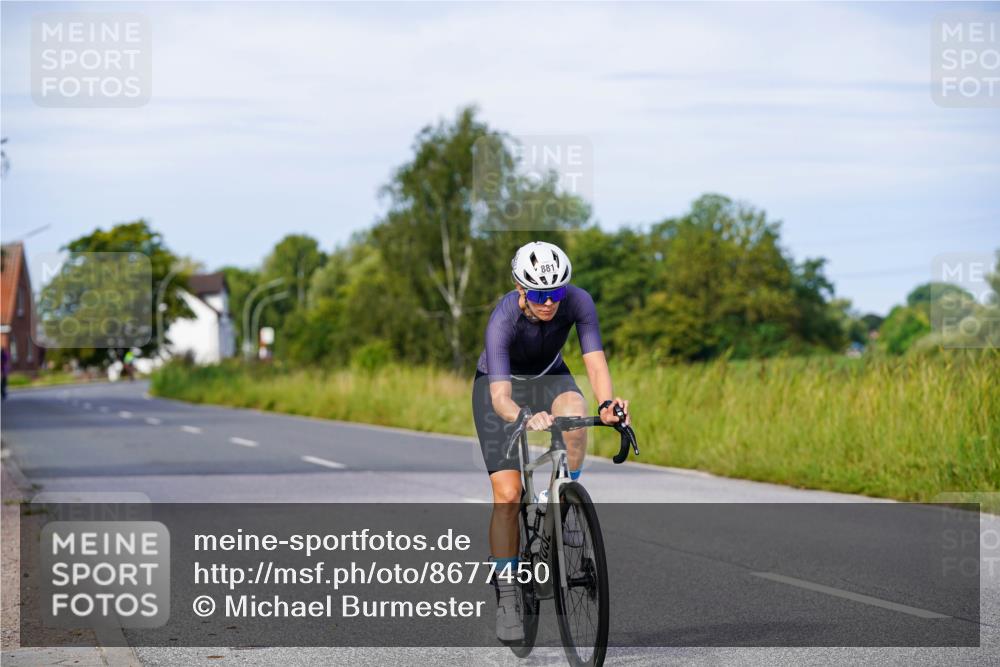 31.08.2025 - Elbe Triathlon Hamburg Michael Burmester http://msf.ph/oto/8677450 31.08.2025 10:28:58 Radfahren 833, 881, 884, 1160 meine-sportfotos.de