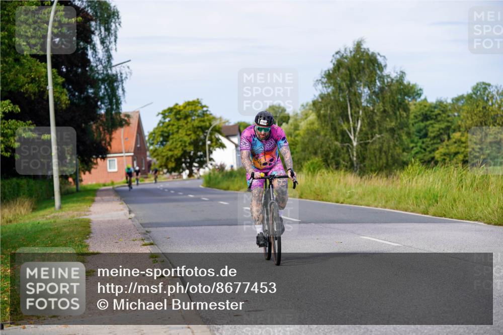31.08.2025 - Elbe Triathlon Hamburg Michael Burmester http://msf.ph/oto/8677453 31.08.2025 10:29:08 Radfahren  meine-sportfotos.de