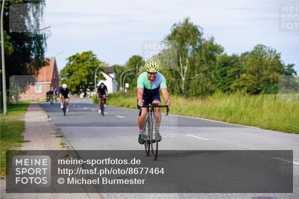 31.08.2025 - Elbe Triathlon Hamburg Michael Burmester http://msf.ph/oto/8677464 31.08.2025 10:29:18 Radfahren 837, 1102, 1196 meine-sportfotos.de