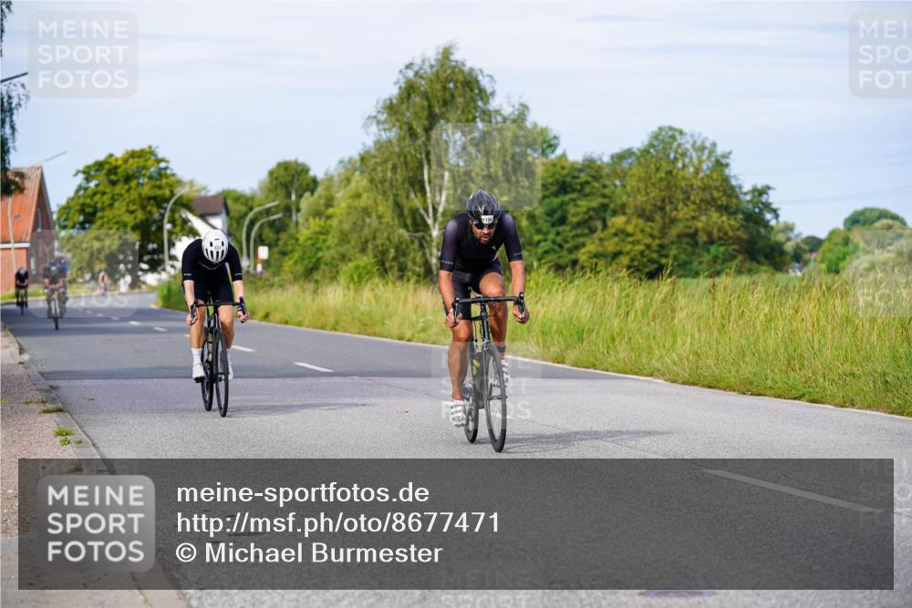 31.08.2025 - Elbe Triathlon Hamburg Michael Burmester http://msf.ph/oto/8677471 31.08.2025 10:29:21 Radfahren 837, 1102, 1183, 1196 meine-sportfotos.de