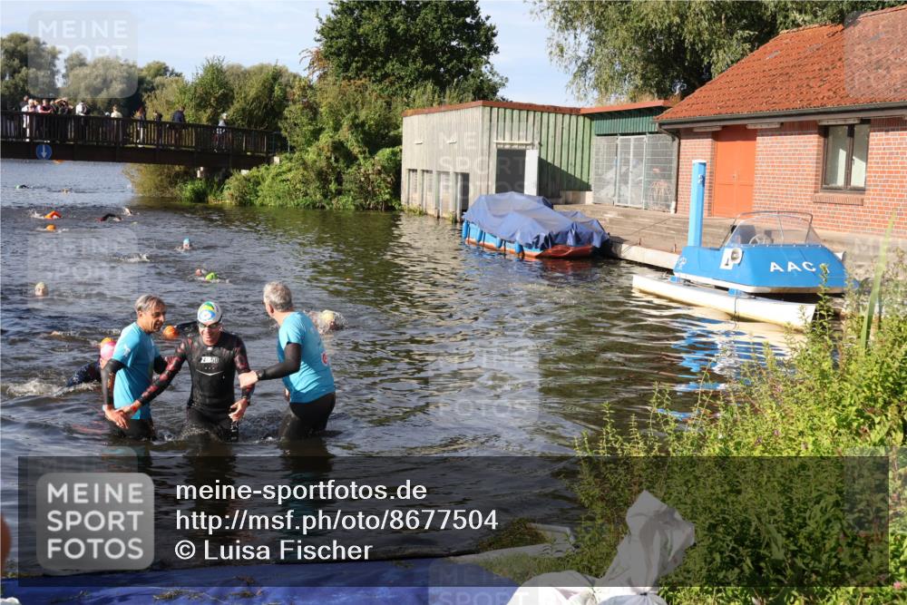 31.08.2025 - Elbe Triathlon Hamburg Luisa Fischer http://msf.ph/oto/8677504 31.08.2025 09:17:58 Schwimmen 657, 666 meine-sportfotos.de