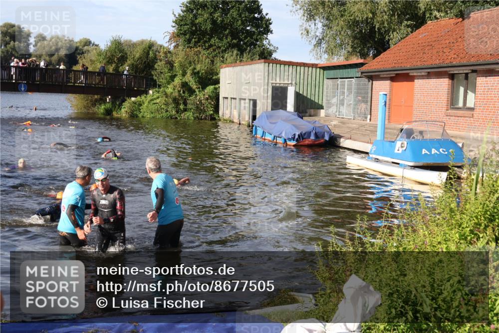 31.08.2025 - Elbe Triathlon Hamburg Luisa Fischer http://msf.ph/oto/8677505 31.08.2025 09:17:58 Schwimmen 657, 666 meine-sportfotos.de