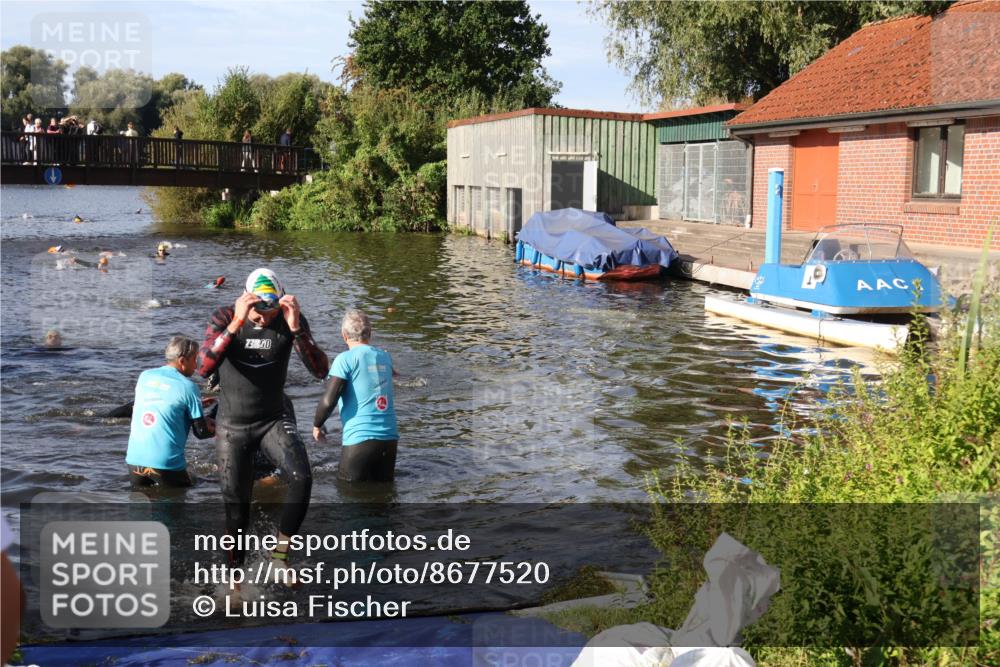 31.08.2025 - Elbe Triathlon Hamburg Luisa Fischer http://msf.ph/oto/8677520 31.08.2025 09:18:00 Schwimmen 617, 654, 657, 666 meine-sportfotos.de