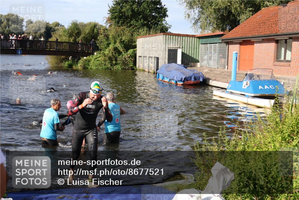 31.08.2025 - Elbe Triathlon Hamburg Luisa Fischer http://msf.ph/oto/8677521 31.08.2025 09:18:01 Schwimmen 617, 654, 657, 666 meine-sportfotos.de