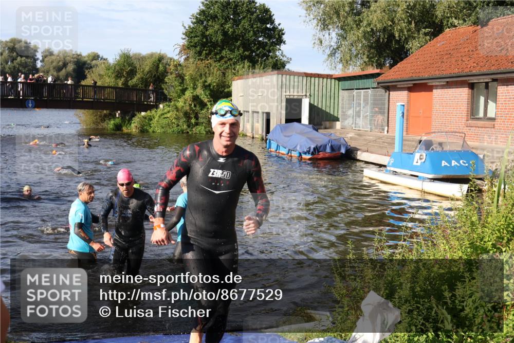 31.08.2025 - Elbe Triathlon Hamburg Luisa Fischer http://msf.ph/oto/8677529 31.08.2025 09:18:02 Schwimmen 617, 654, 657, 666 meine-sportfotos.de