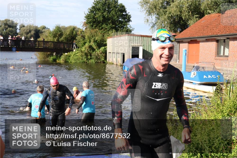 31.08.2025 - Elbe Triathlon Hamburg Luisa Fischer http://msf.ph/oto/8677532 31.08.2025 09:18:02 Schwimmen 617, 654, 657, 666 meine-sportfotos.de