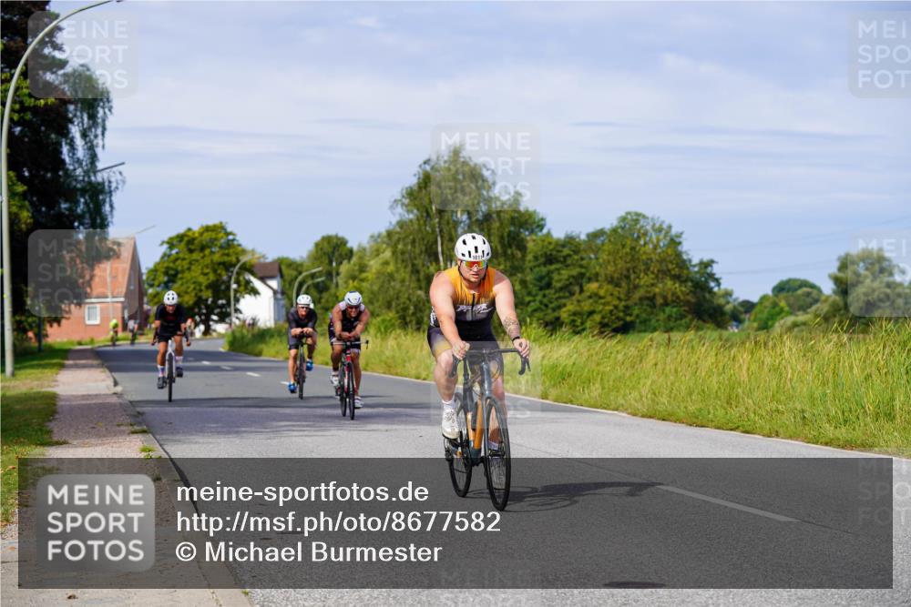 31.08.2025 - Elbe Triathlon Hamburg Michael Burmester http://msf.ph/oto/8677582 31.08.2025 10:29:59 Radfahren 606, 870, 887, 888, 1011, 1155, 1180, 1202 meine-sportfotos.de
