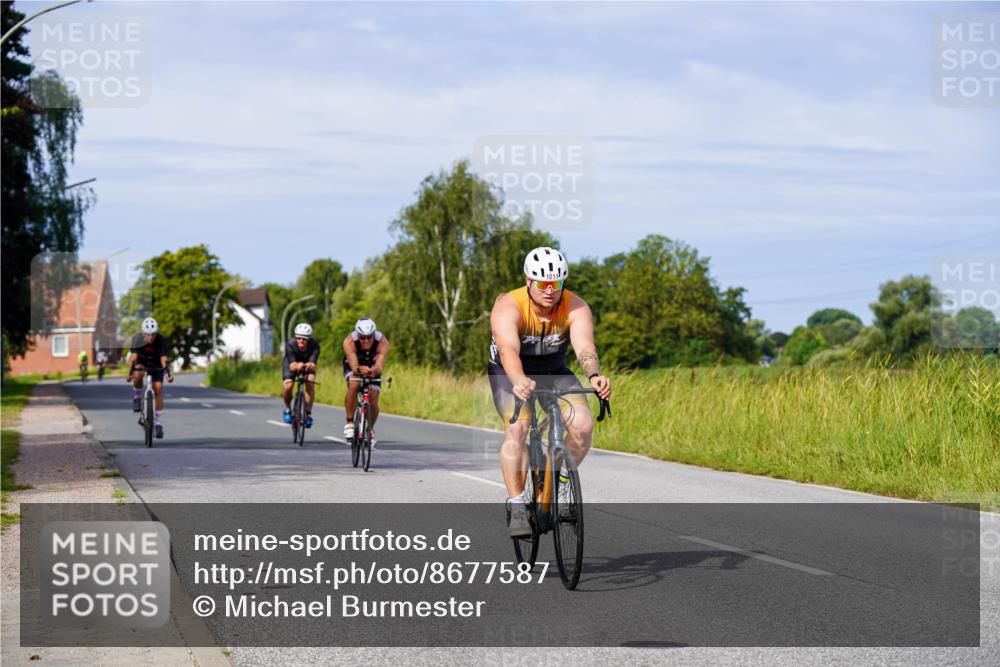 31.08.2025 - Elbe Triathlon Hamburg Michael Burmester http://msf.ph/oto/8677587 31.08.2025 10:29:59 Radfahren 606, 870, 887, 888, 1011, 1155, 1180, 1202 meine-sportfotos.de
