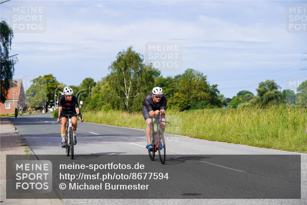 31.08.2025 - Elbe Triathlon Hamburg Michael Burmester http://msf.ph/oto/8677594 31.08.2025 10:30:01 Radfahren 606, 870, 887, 1011, 1180, 1202 meine-sportfotos.de