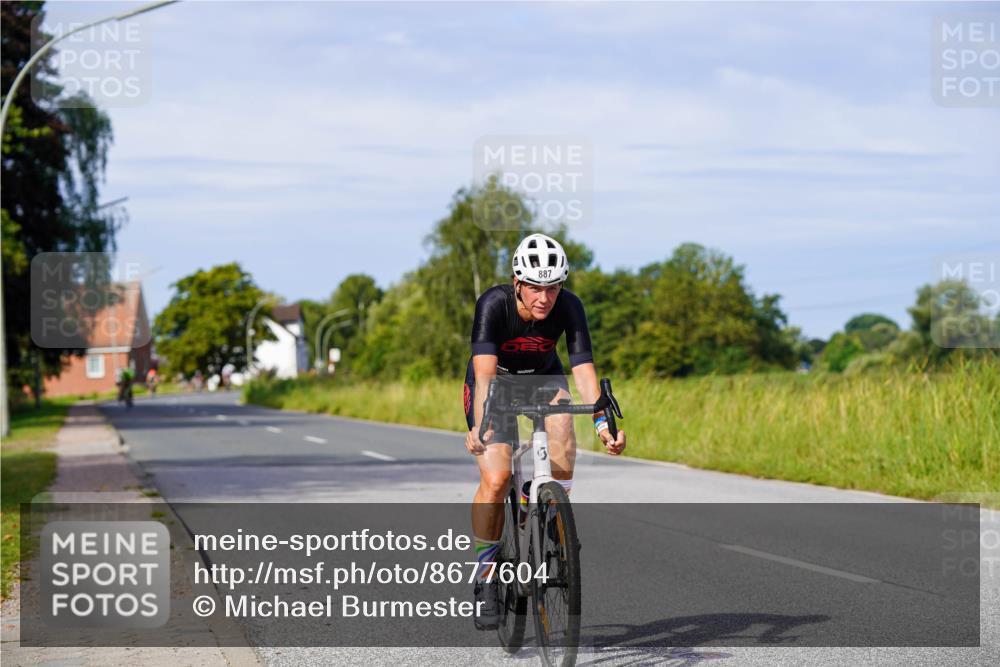 31.08.2025 - Elbe Triathlon Hamburg Michael Burmester http://msf.ph/oto/8677604 31.08.2025 10:30:02 Radfahren 606, 887, 1011, 1180, 1202 meine-sportfotos.de