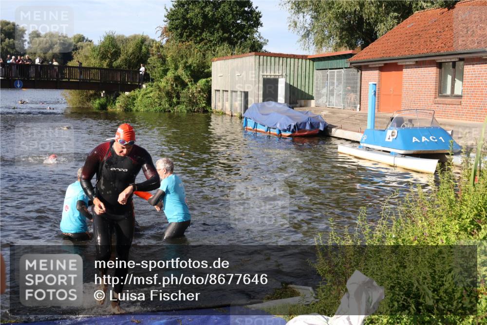 31.08.2025 - Elbe Triathlon Hamburg Luisa Fischer http://msf.ph/oto/8677646 31.08.2025 09:18:35 Schwimmen 570, 684, 719, 720 meine-sportfotos.de