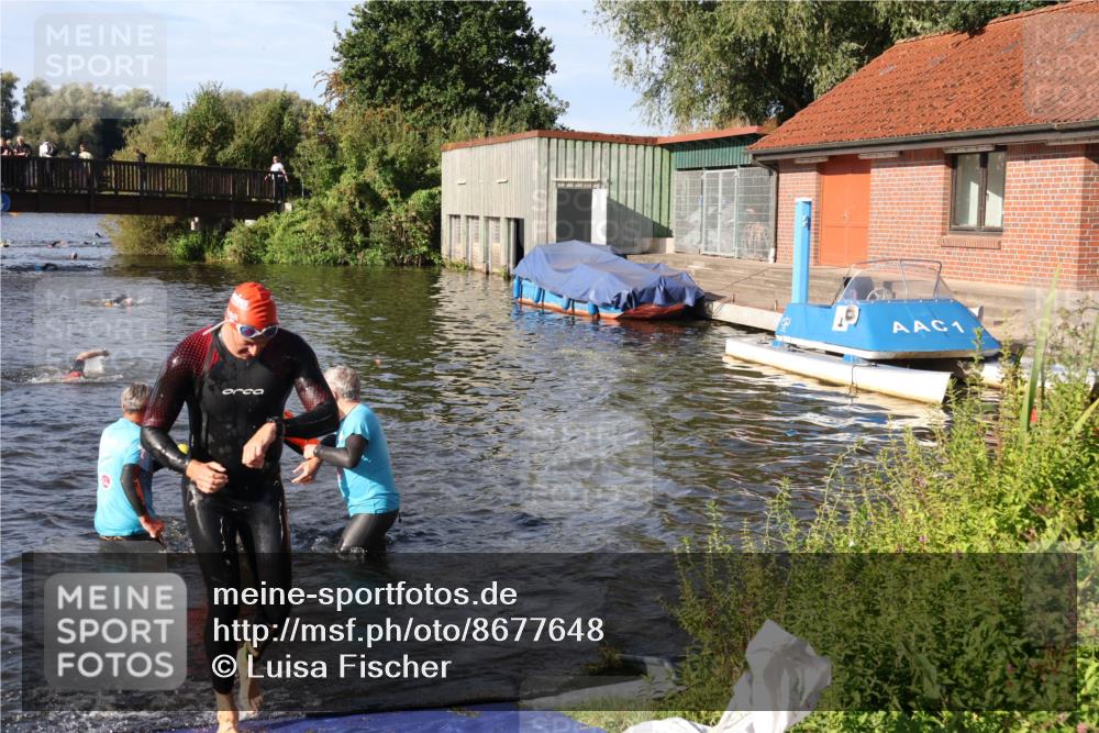 31.08.2025 - Elbe Triathlon Hamburg Luisa Fischer http://msf.ph/oto/8677648 31.08.2025 09:18:35 Schwimmen 570, 684, 719, 720 meine-sportfotos.de