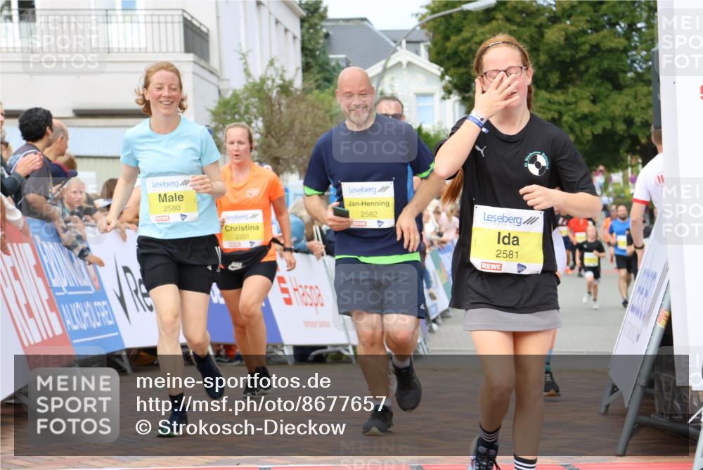 31.08.2025 - 21. Blankeneser Heldenlauf Strokosch-Dieckow http://msf.ph/oto/8677657 31.08.2025 10:32:36 Ziel 2256, 2257, 2323, 2581, 2582, 2580, 2201 meine-sportfotos.de