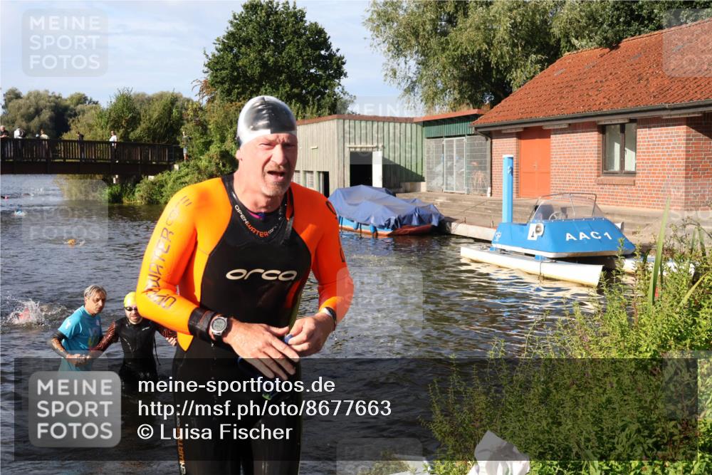 31.08.2025 - Elbe Triathlon Hamburg Luisa Fischer http://msf.ph/oto/8677663 31.08.2025 09:18:40 Schwimmen 570, 719, 720 meine-sportfotos.de