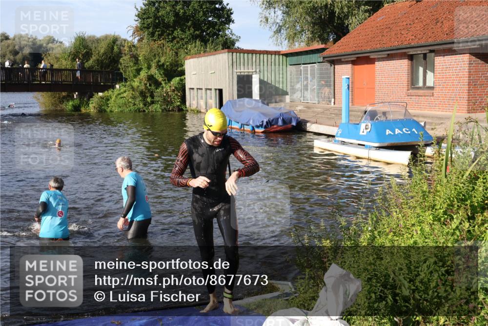 31.08.2025 - Elbe Triathlon Hamburg Luisa Fischer http://msf.ph/oto/8677673 31.08.2025 09:18:45 Schwimmen 570, 613 meine-sportfotos.de