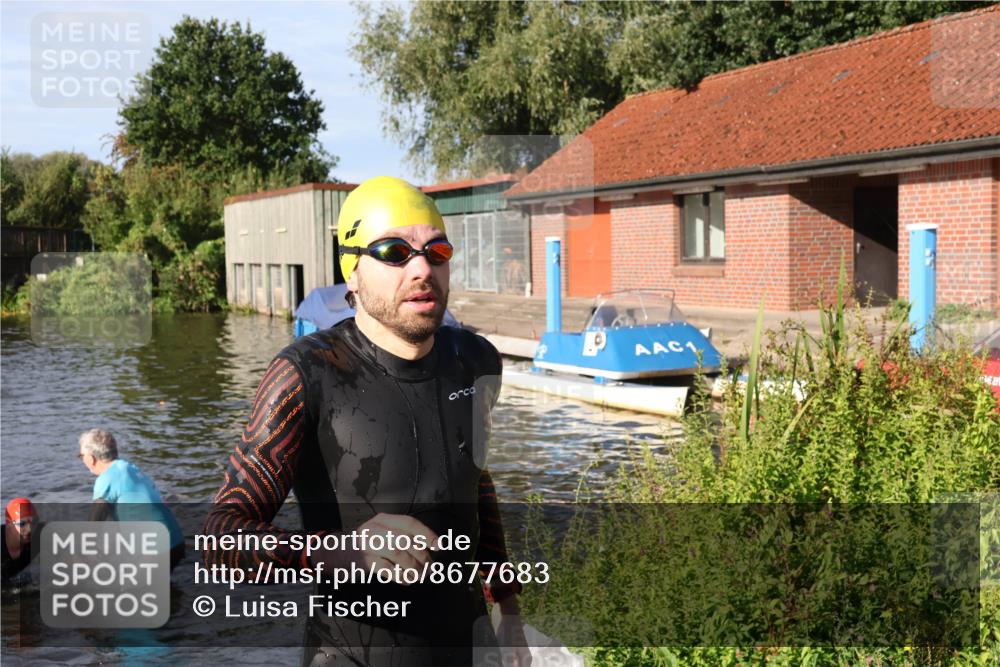 31.08.2025 - Elbe Triathlon Hamburg Luisa Fischer http://msf.ph/oto/8677683 31.08.2025 09:18:47 Schwimmen 570, 613 meine-sportfotos.de
