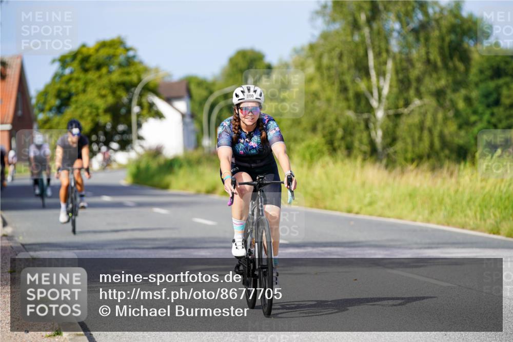 31.08.2025 - Elbe Triathlon Hamburg Michael Burmester http://msf.ph/oto/8677705 31.08.2025 10:30:45 Radfahren 593, 800, 835, 1121, 1164 meine-sportfotos.de
