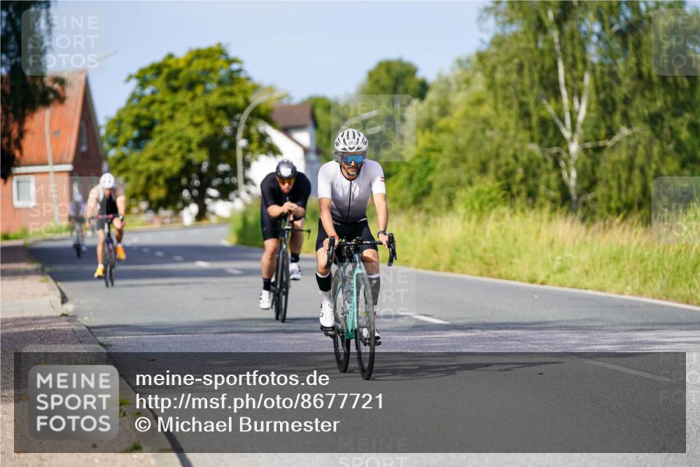 31.08.2025 - Elbe Triathlon Hamburg Michael Burmester http://msf.ph/oto/8677721 31.08.2025 10:30:50 Radfahren 593, 835, 864, 956, 1164 meine-sportfotos.de