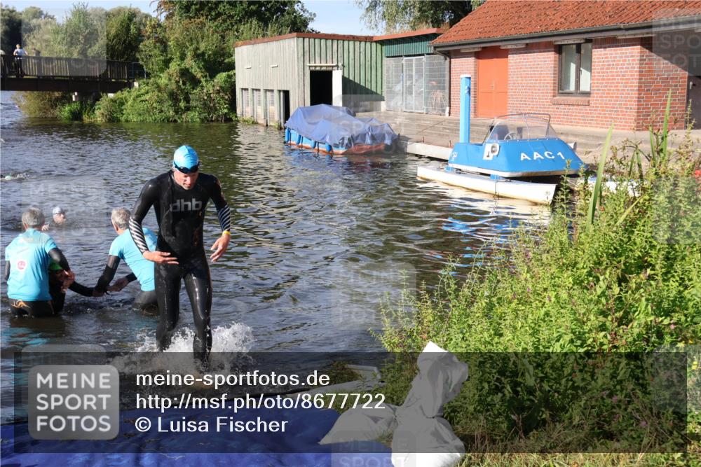 31.08.2025 - Elbe Triathlon Hamburg Luisa Fischer http://msf.ph/oto/8677722 31.08.2025 09:19:39 Schwimmen 593, 729, 750 meine-sportfotos.de