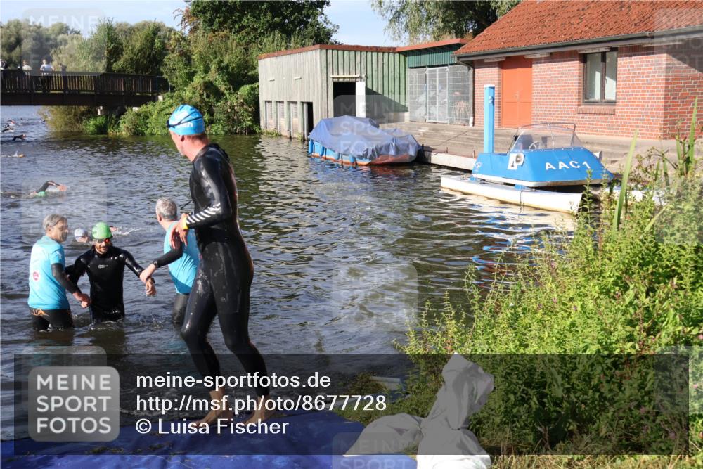 31.08.2025 - Elbe Triathlon Hamburg Luisa Fischer http://msf.ph/oto/8677728 31.08.2025 09:19:40 Schwimmen 593, 729, 750 meine-sportfotos.de