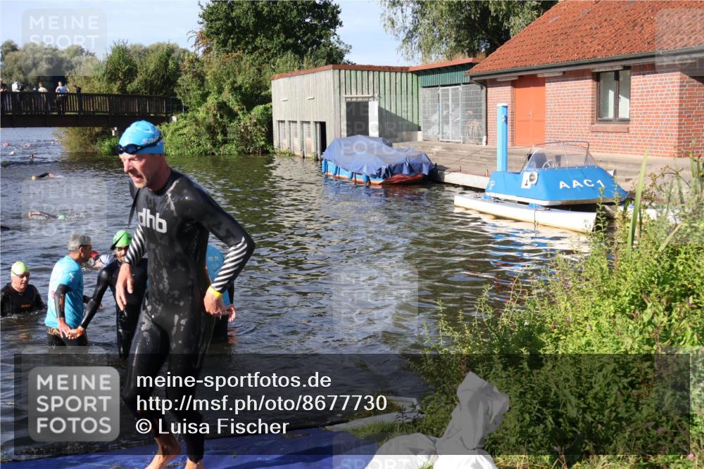 31.08.2025 - Elbe Triathlon Hamburg Luisa Fischer http://msf.ph/oto/8677730 31.08.2025 09:19:41 Schwimmen 593, 729, 750 meine-sportfotos.de