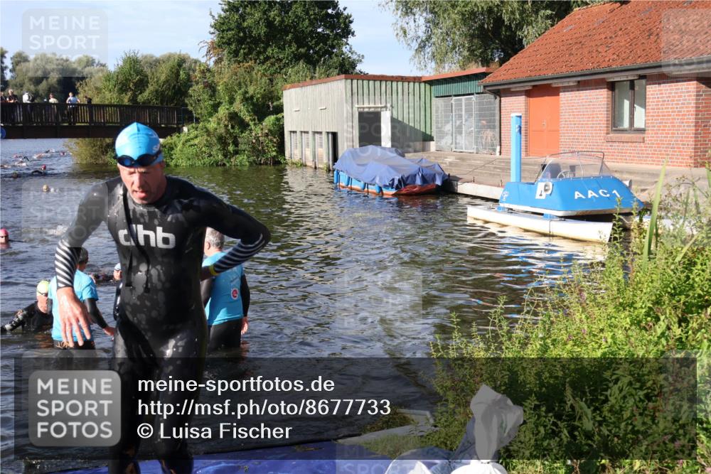 31.08.2025 - Elbe Triathlon Hamburg Luisa Fischer http://msf.ph/oto/8677733 31.08.2025 09:19:41 Schwimmen 593, 729, 750 meine-sportfotos.de