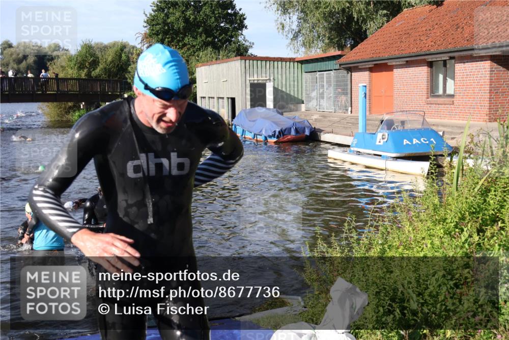 31.08.2025 - Elbe Triathlon Hamburg Luisa Fischer http://msf.ph/oto/8677736 31.08.2025 09:19:42 Schwimmen 593, 729, 750 meine-sportfotos.de
