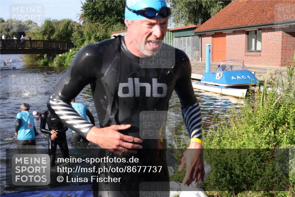 31.08.2025 - Elbe Triathlon Hamburg Luisa Fischer http://msf.ph/oto/8677737 31.08.2025 09:19:42 Schwimmen 593, 729, 750 meine-sportfotos.de