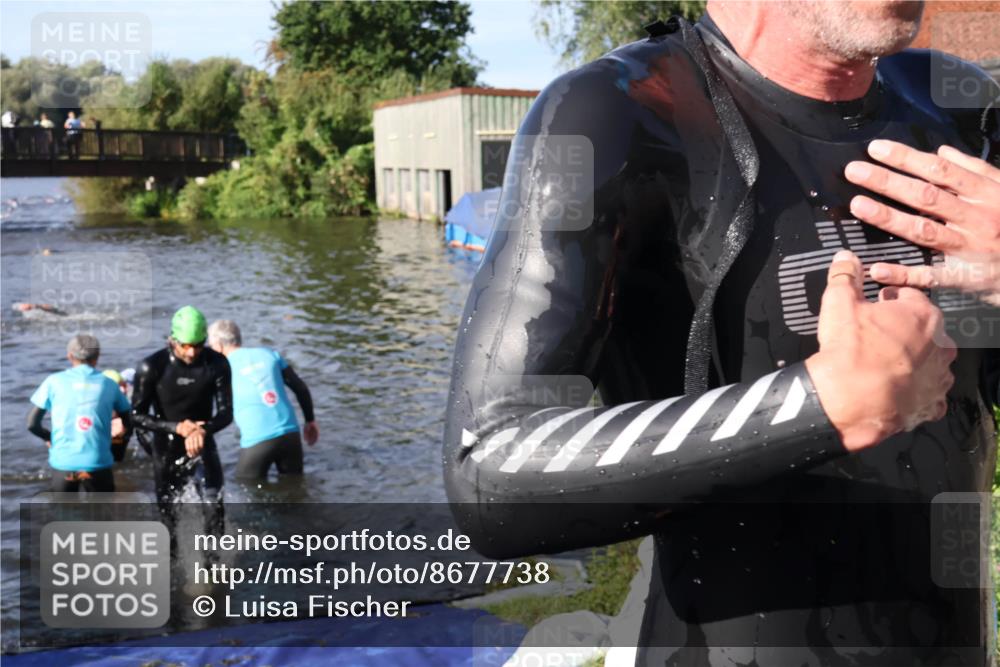 31.08.2025 - Elbe Triathlon Hamburg Luisa Fischer http://msf.ph/oto/8677738 31.08.2025 09:19:43 Schwimmen 593, 729, 750 meine-sportfotos.de