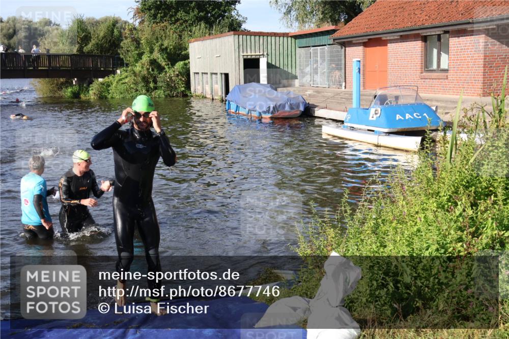 31.08.2025 - Elbe Triathlon Hamburg Luisa Fischer http://msf.ph/oto/8677746 31.08.2025 09:19:44 Schwimmen 593, 729, 750 meine-sportfotos.de