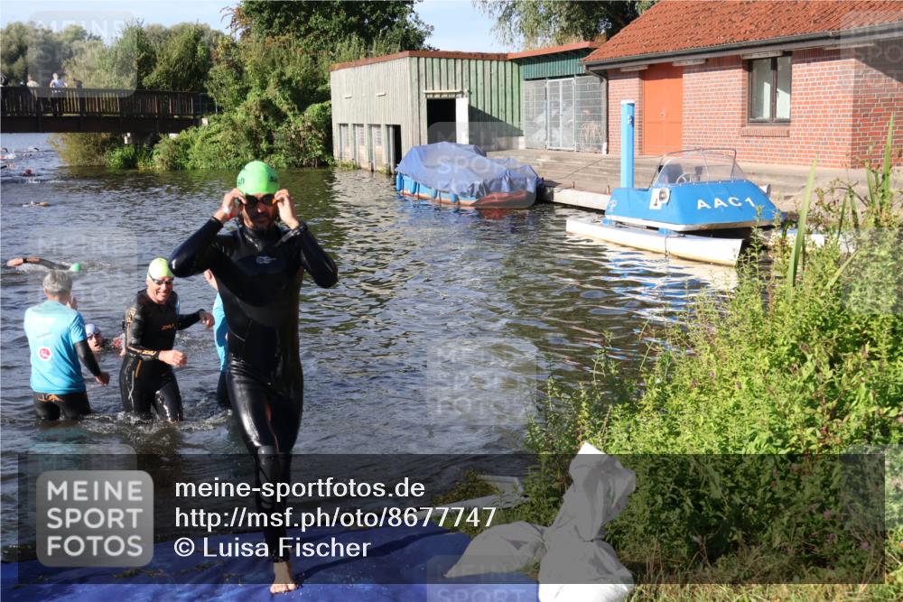 31.08.2025 - Elbe Triathlon Hamburg Luisa Fischer http://msf.ph/oto/8677747 31.08.2025 09:19:44 Schwimmen 593, 729, 750 meine-sportfotos.de