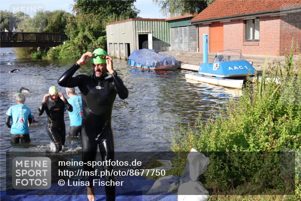 31.08.2025 - Elbe Triathlon Hamburg Luisa Fischer http://msf.ph/oto/8677750 31.08.2025 09:19:45 Schwimmen 446, 593, 729, 750 meine-sportfotos.de