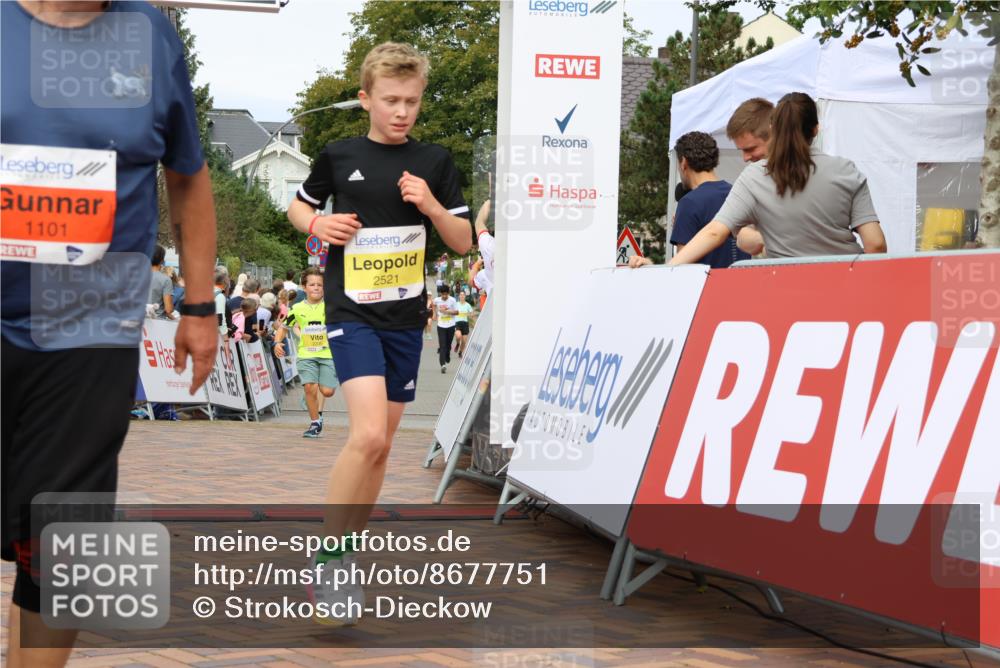 31.08.2025 - 21. Blankeneser Heldenlauf Strokosch-Dieckow http://msf.ph/oto/8677751 31.08.2025 10:27:07 Ziel 1101, 2150, 2205, 2521, 2517 meine-sportfotos.de
