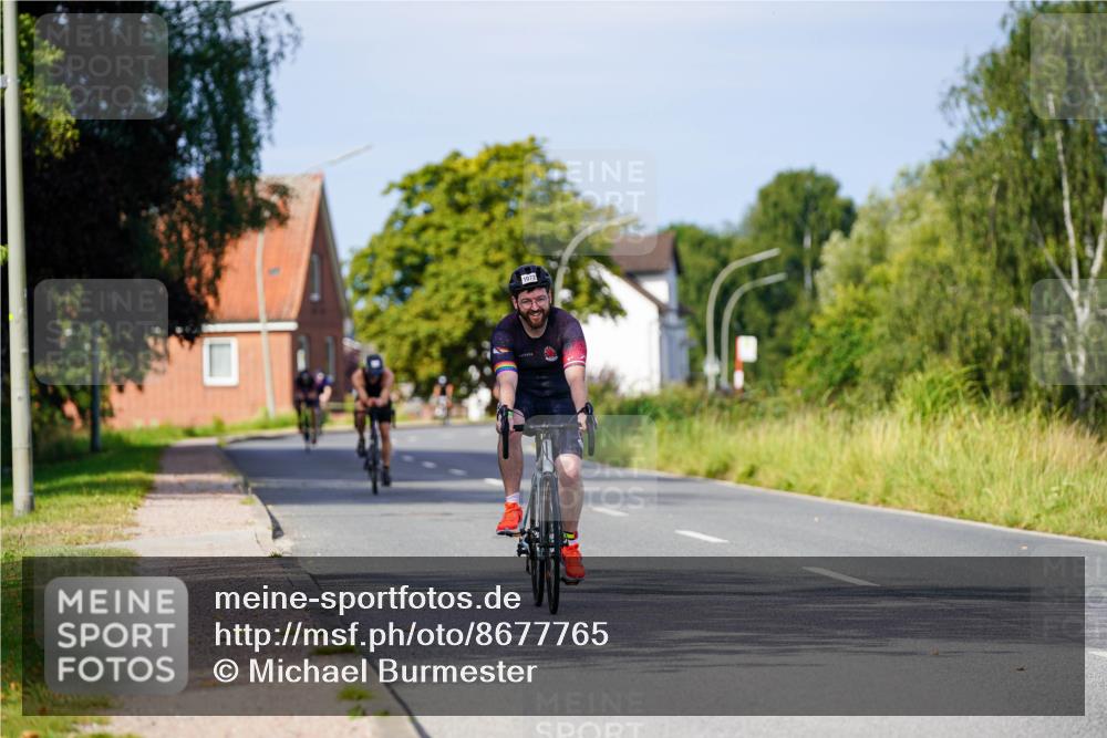 31.08.2025 - Elbe Triathlon Hamburg Michael Burmester http://msf.ph/oto/8677765 31.08.2025 10:31:13 Radfahren 1072, 1187 meine-sportfotos.de