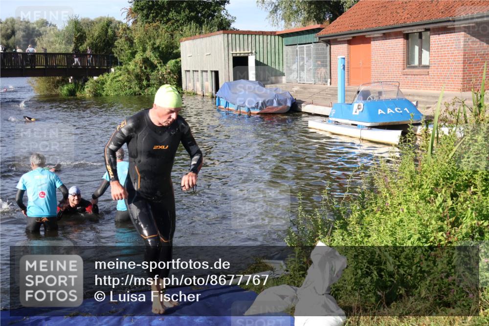 31.08.2025 - Elbe Triathlon Hamburg Luisa Fischer http://msf.ph/oto/8677767 31.08.2025 09:19:48 Schwimmen 446, 593, 669, 750 meine-sportfotos.de