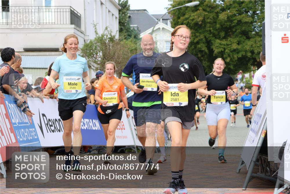 31.08.2025 - 21. Blankeneser Heldenlauf Strokosch-Dieckow http://msf.ph/oto/8677774 31.08.2025 10:32:35 Ziel 2490, 2256, 2257, 2644, 2581, 2582, 2580, 2201 meine-sportfotos.de