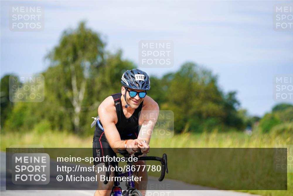 31.08.2025 - Elbe Triathlon Hamburg Michael Burmester http://msf.ph/oto/8677780 31.08.2025 10:31:19 Radfahren 1132, 1187 meine-sportfotos.de