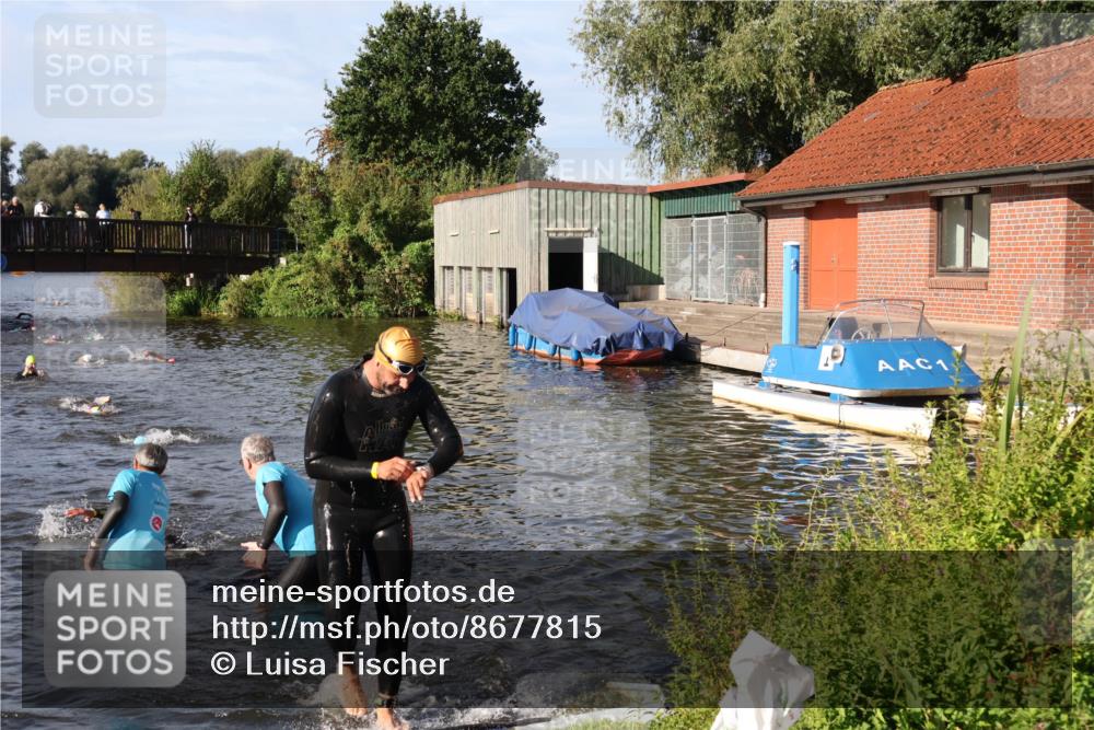 31.08.2025 - Elbe Triathlon Hamburg Luisa Fischer http://msf.ph/oto/8677815 31.08.2025 09:20:19 Schwimmen 668, 674 meine-sportfotos.de