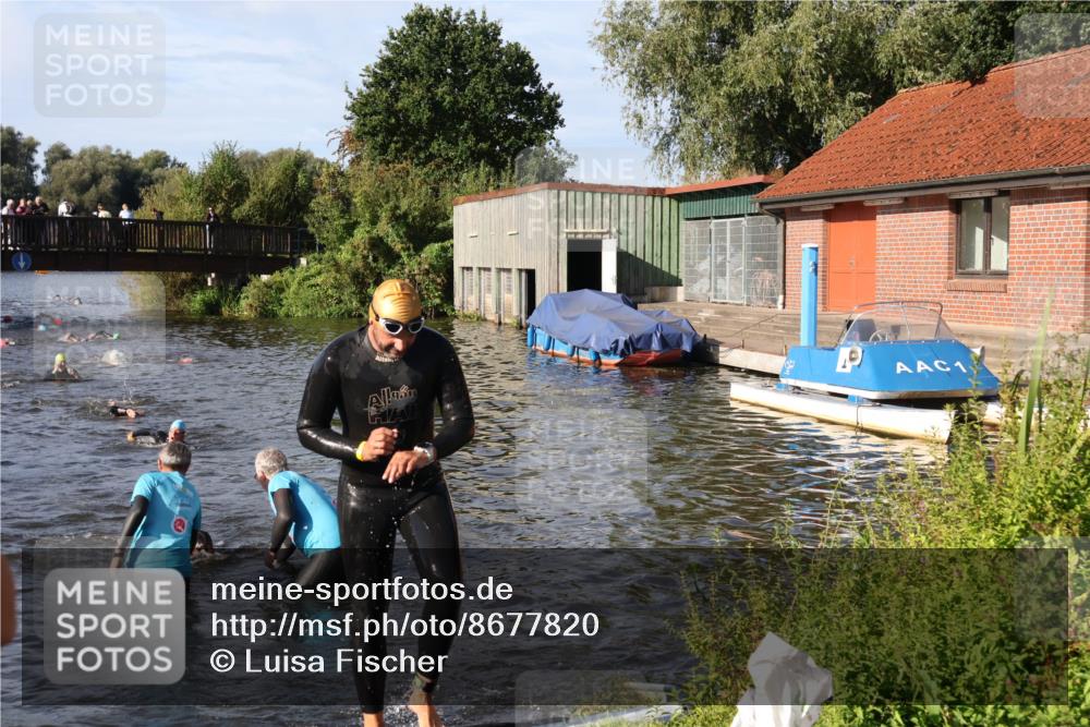 31.08.2025 - Elbe Triathlon Hamburg Luisa Fischer http://msf.ph/oto/8677820 31.08.2025 09:20:20 Schwimmen 668, 674 meine-sportfotos.de