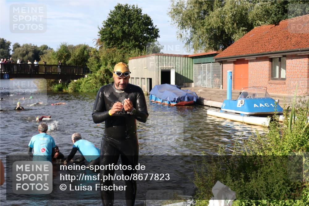 31.08.2025 - Elbe Triathlon Hamburg Luisa Fischer http://msf.ph/oto/8677823 31.08.2025 09:20:21 Schwimmen 668, 674 meine-sportfotos.de