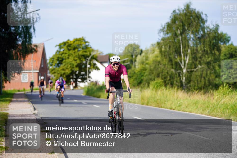 31.08.2025 - Elbe Triathlon Hamburg Michael Burmester http://msf.ph/oto/8677842 31.08.2025 10:31:43 Radfahren 868, 906, 1014, 1143 meine-sportfotos.de