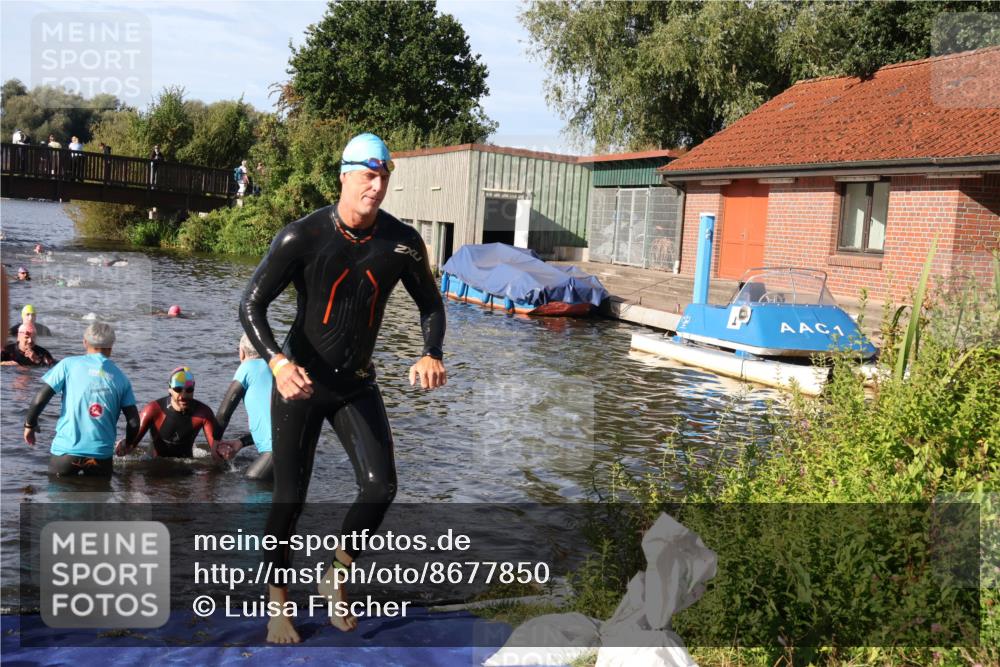 31.08.2025 - Elbe Triathlon Hamburg Luisa Fischer http://msf.ph/oto/8677850 31.08.2025 09:20:34 Schwimmen 730, 731 meine-sportfotos.de