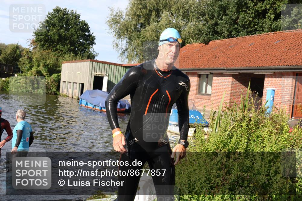31.08.2025 - Elbe Triathlon Hamburg Luisa Fischer http://msf.ph/oto/8677857 31.08.2025 09:20:35 Schwimmen 730, 731 meine-sportfotos.de
