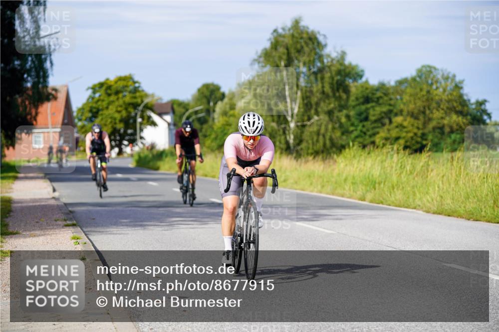 31.08.2025 - Elbe Triathlon Hamburg Michael Burmester http://msf.ph/oto/8677915 31.08.2025 10:32:06 Radfahren 679, 787, 938, 1144, 1216 meine-sportfotos.de