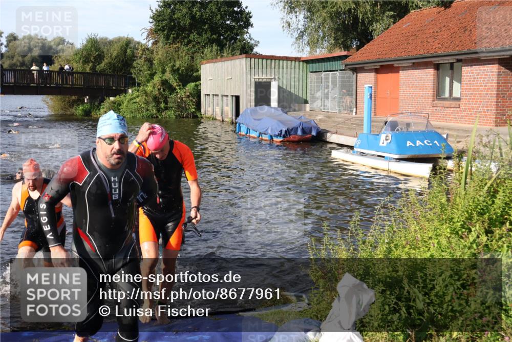 31.08.2025 - Elbe Triathlon Hamburg Luisa Fischer http://msf.ph/oto/8677961 31.08.2025 09:21:17 Schwimmen 682, 693, 717, 726, 742 meine-sportfotos.de