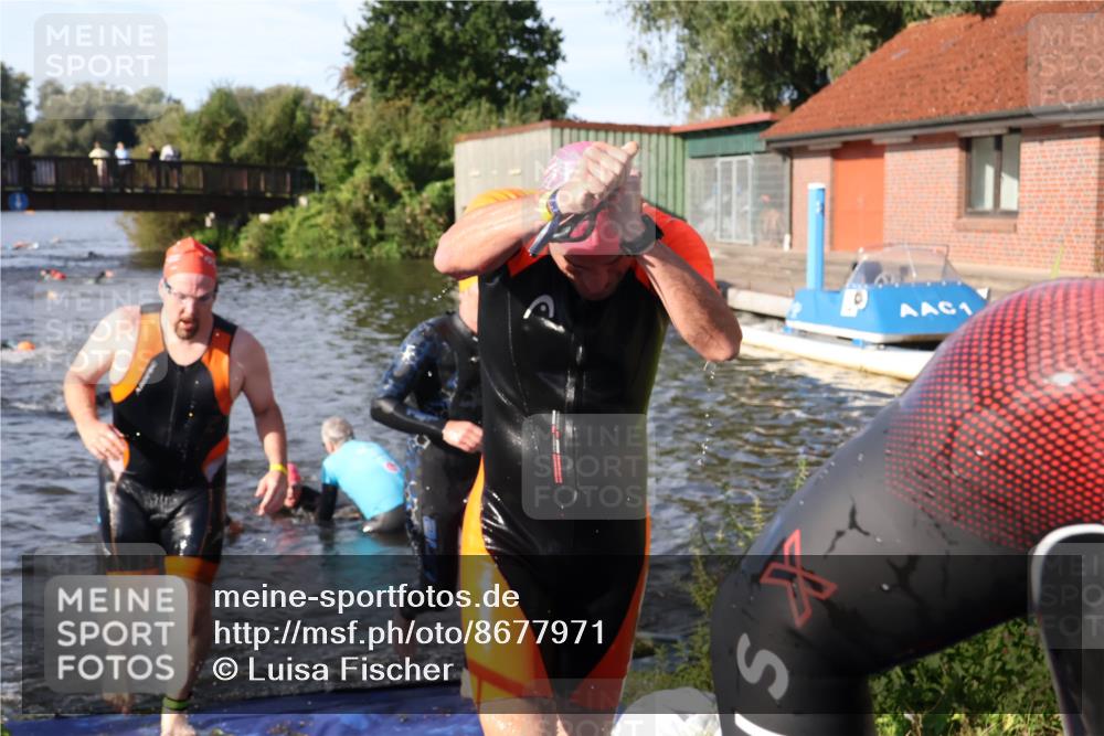 31.08.2025 - Elbe Triathlon Hamburg Luisa Fischer http://msf.ph/oto/8677971 31.08.2025 09:21:19 Schwimmen 682, 693, 717, 726, 742 meine-sportfotos.de